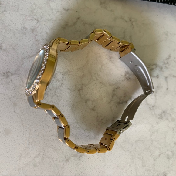 BETSEY JOHNSON WATCH  GOLD and SILVER TONE ANALOG WOMENS - Picture 4 of 5